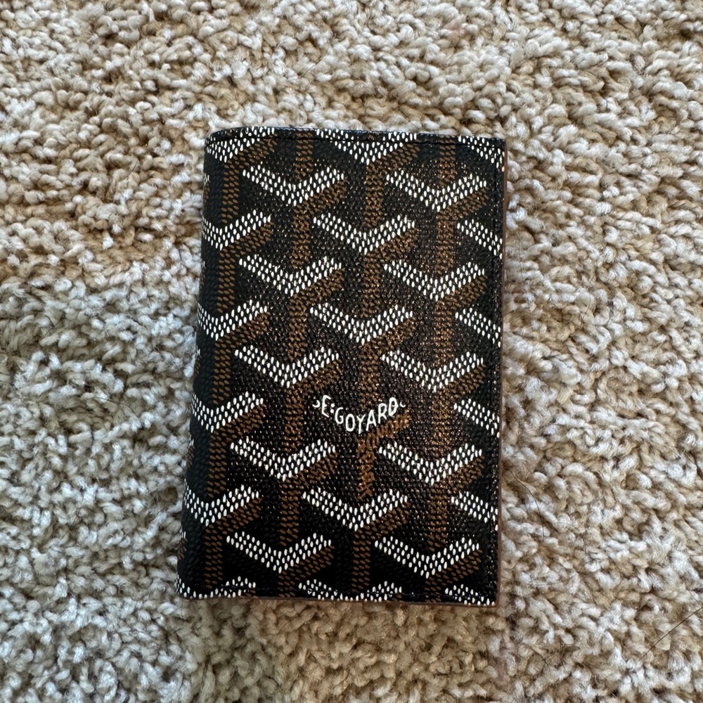 Designer Black and Tan Card Holder